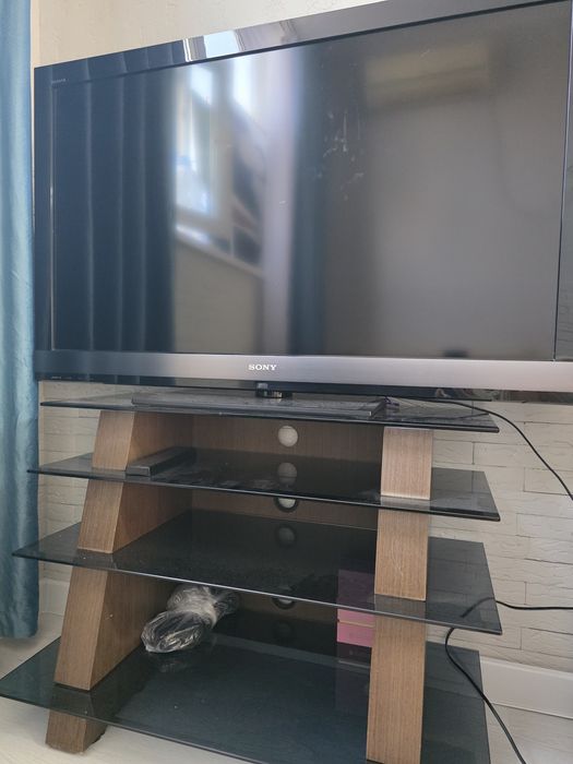 Телевизор с подставкой