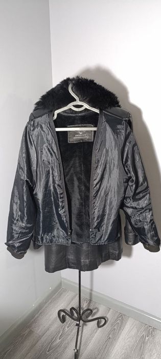 Кожаная б.у куртка.Очень тёплая.