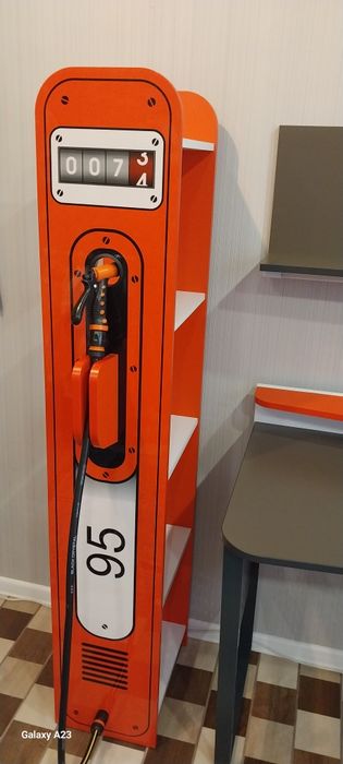 Стол письменный с полками