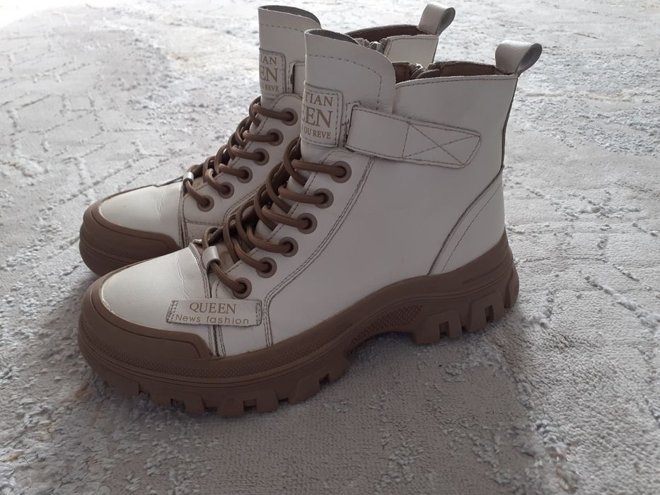 Женские весенние ботинки