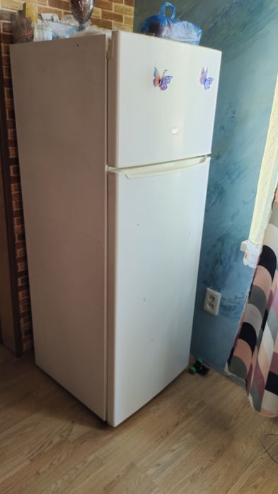 Холодильник на запчасти 8000