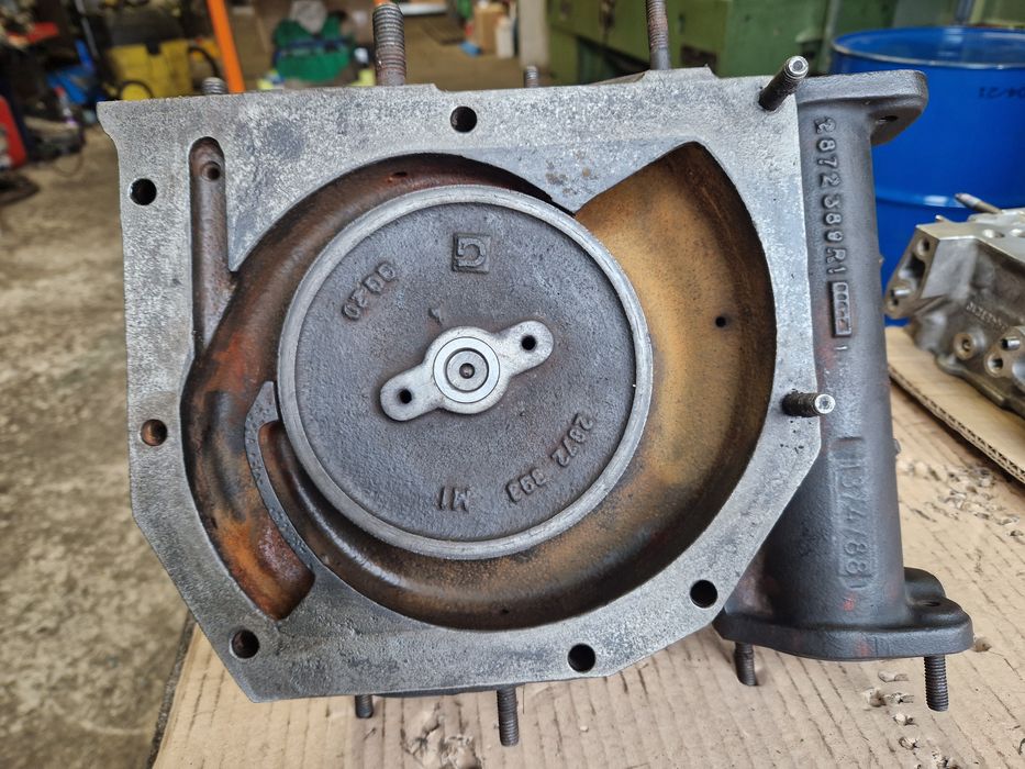 Pompă apă Hanomag, Steyr, Liebherr, Unimog, John Deere, Caterpillar