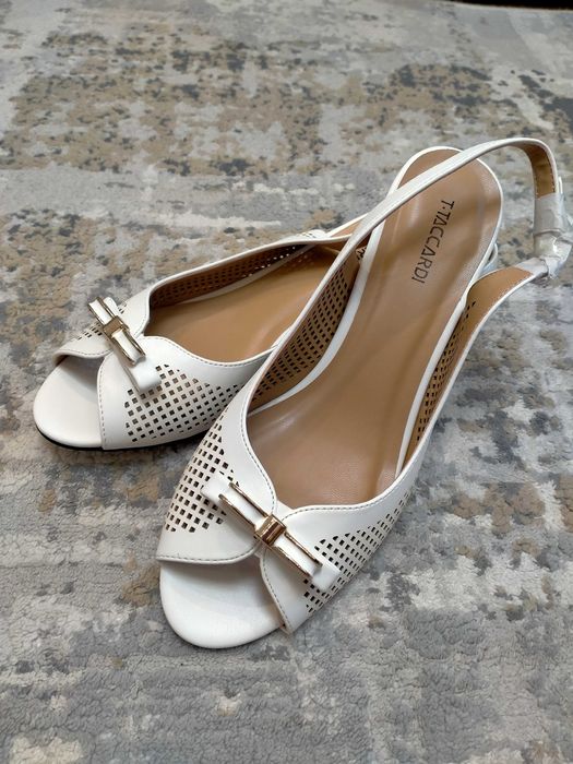 Продам босоножки