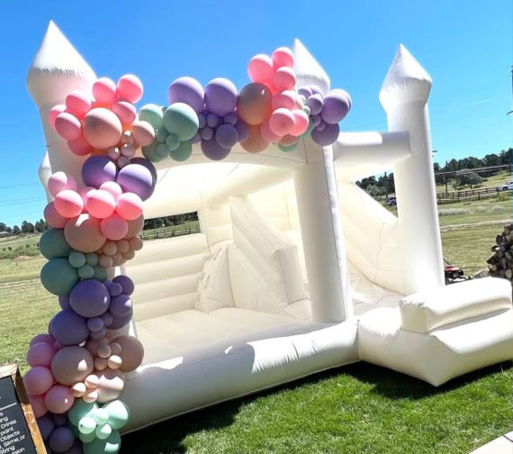 Castel gonflabil bubble house trambulina masinute electrice kart anima