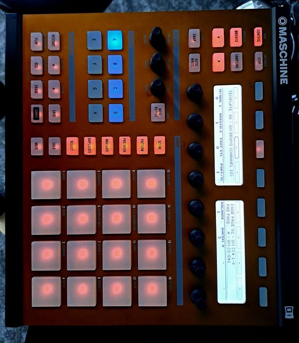 Native instruments MASCHINE MK 1,ca nou,cel mai bun din serie,made in Germany !