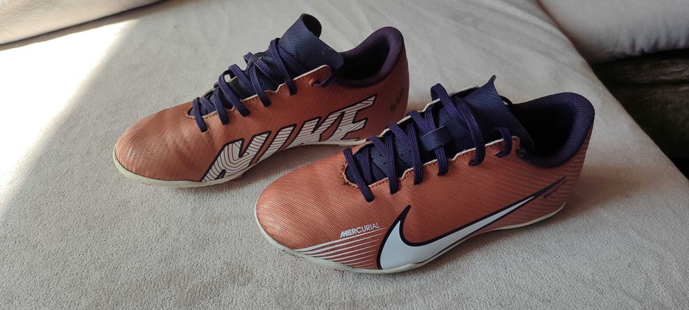 Бутонки NIKE Mercurial размер 35,ADIDAS размер 32, Стоножки Umbro 36,5