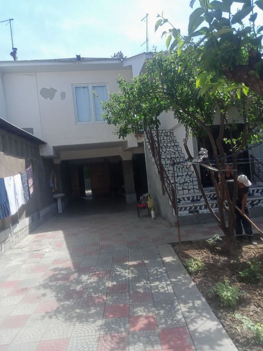 Hovli srochna Sotiladi 4.6 sotih tinch mahala