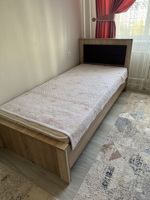 1адамдық диван сатылады, ортопед матрасы бар, парта сыйлыққа