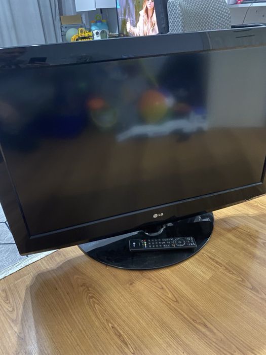 Телевизор 40 инча LG