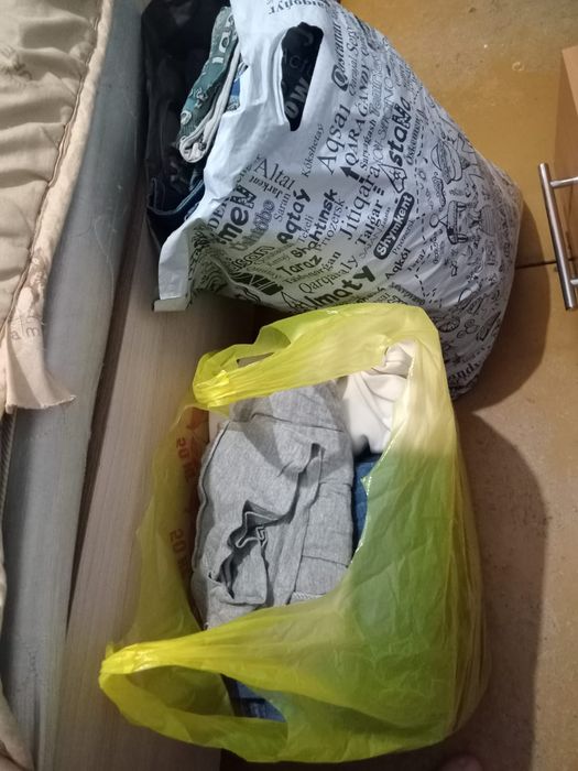 Отдам даром вещи на девочку 10-12лет