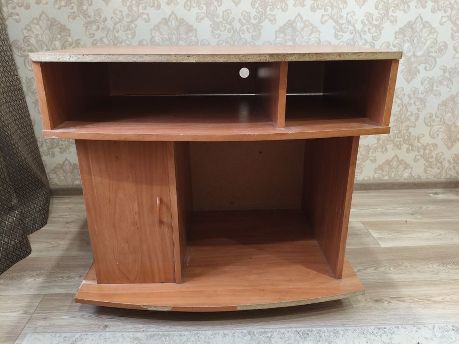 Отдам компьютерный стол