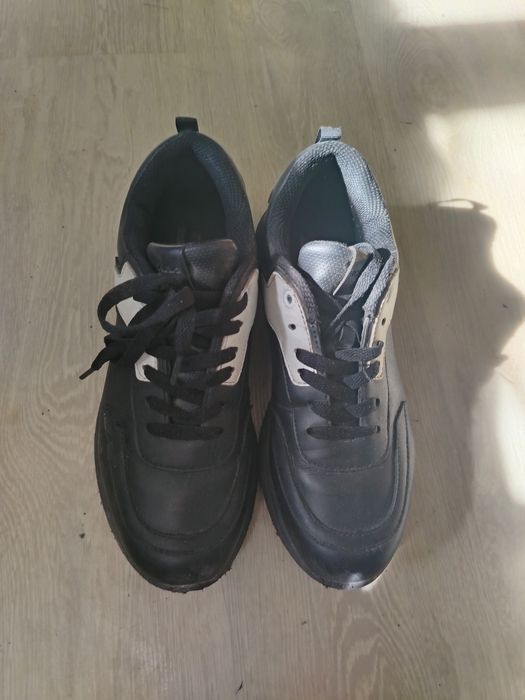 Продам обувь кроссовки