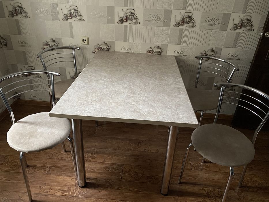 Стол кухонный со стульями