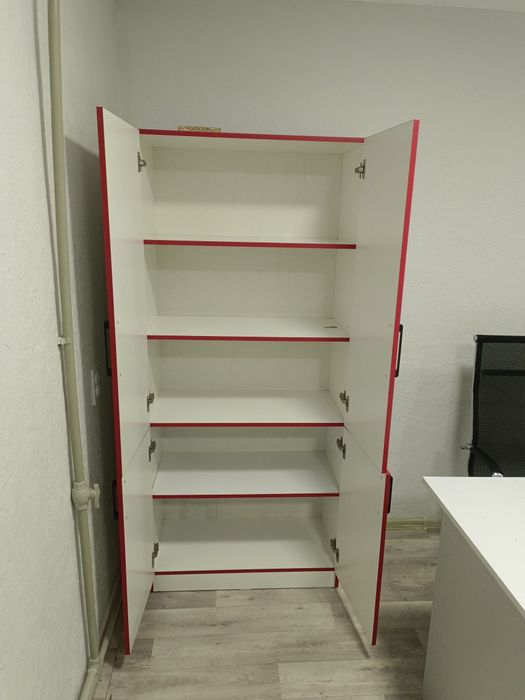 Стол, стуля, шкаф