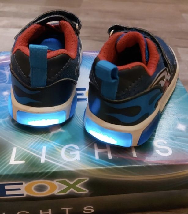 Adidasi Geox cu luminite