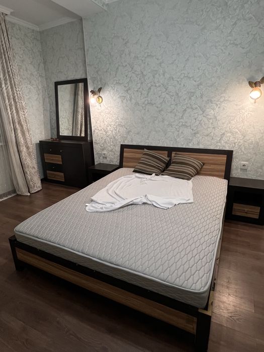 Кровать с матрасом