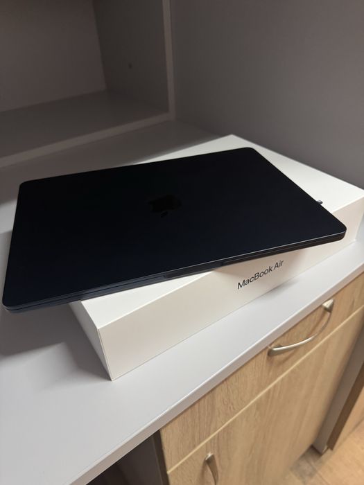 Apple MacBook air 13 2024 с гаранция