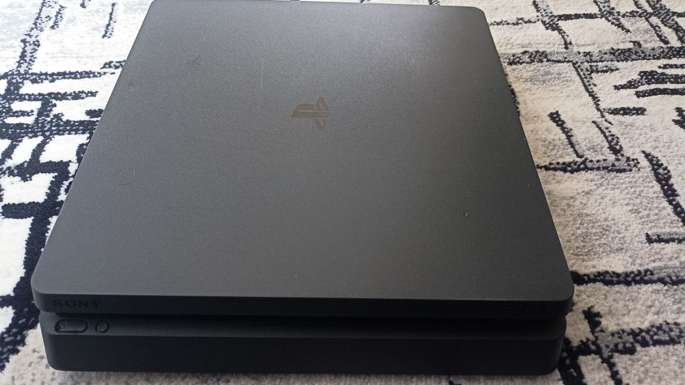 Playstation 4 slim