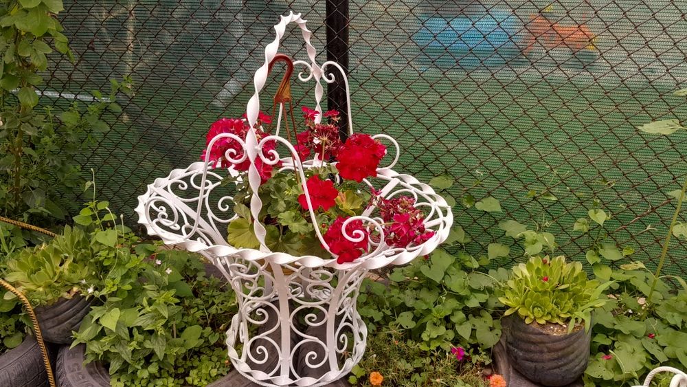 Цветарници от ковано желязо