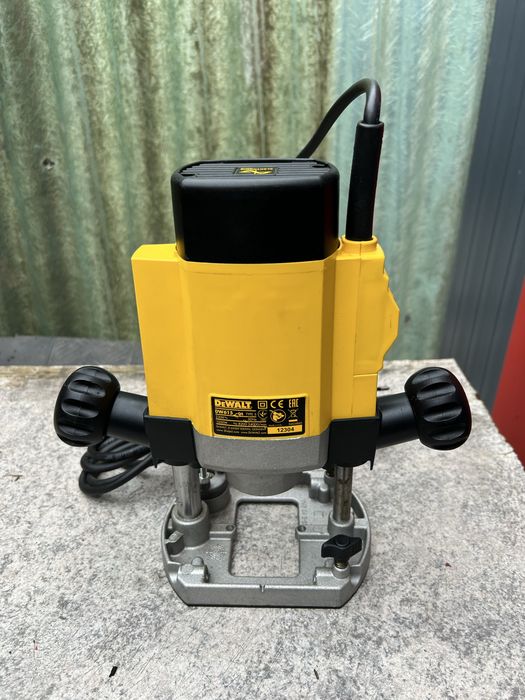 Vand obar freza /freza lemn Dewalt DW 615 QS model 2018