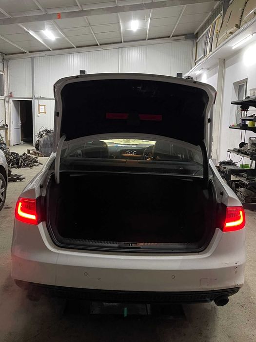 Usa stanga spte Audi A4 b8.5 2012 cod LY9C