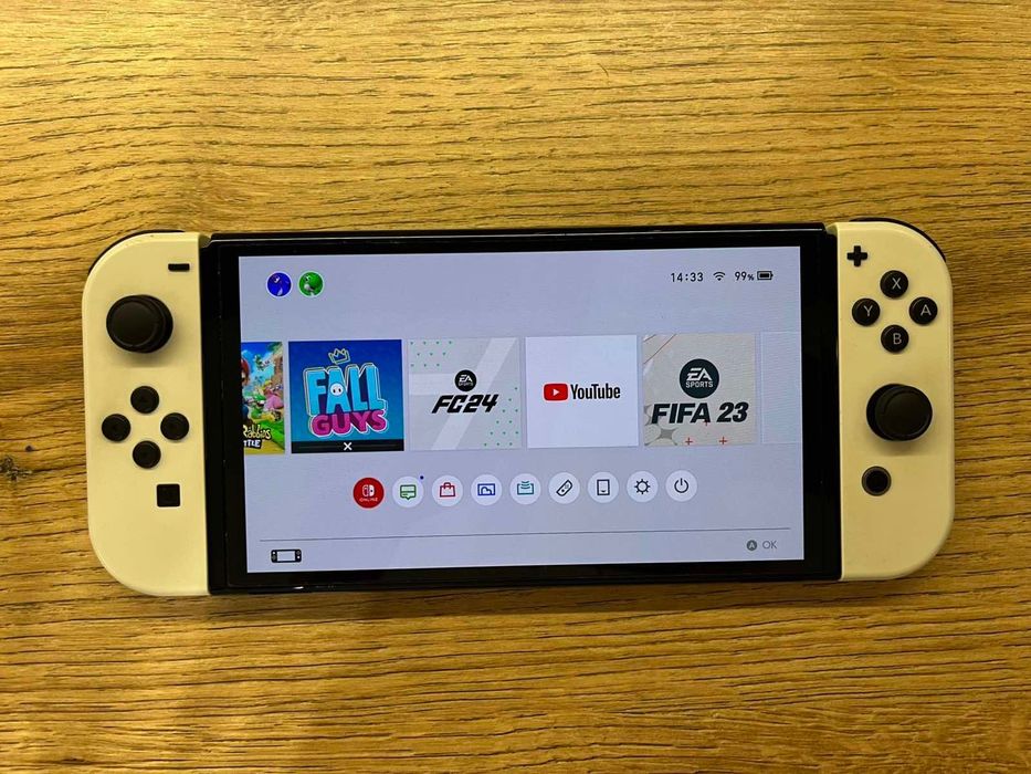 Продавам Nintendo Switch OLED