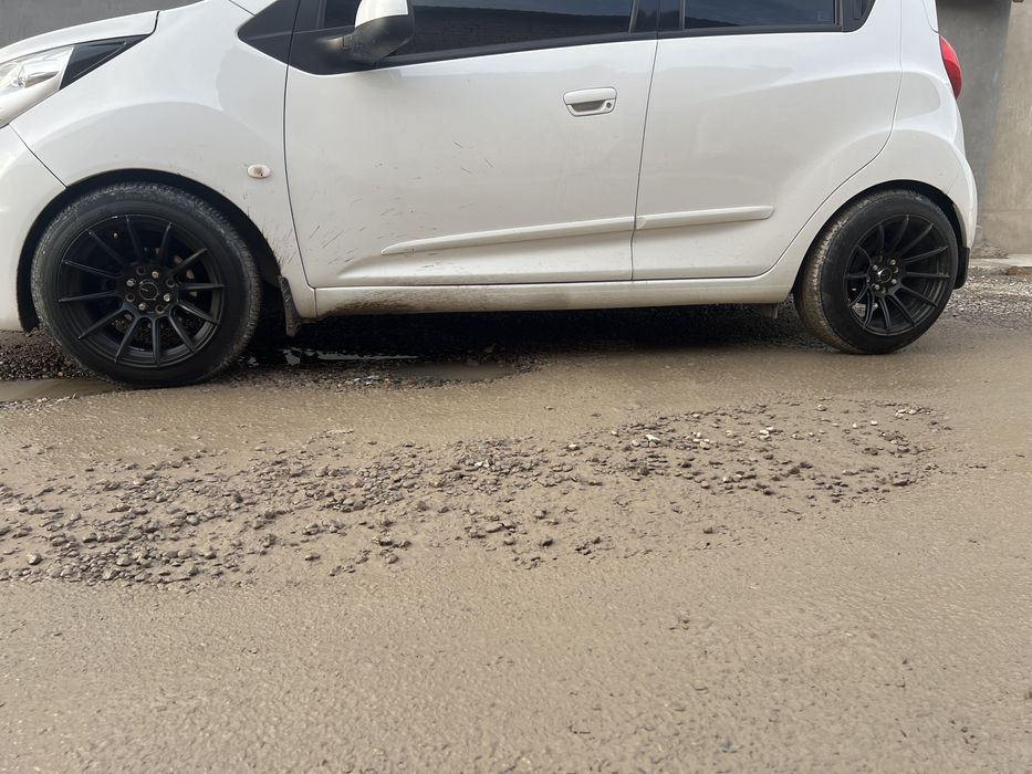 15 diska balon sotladi