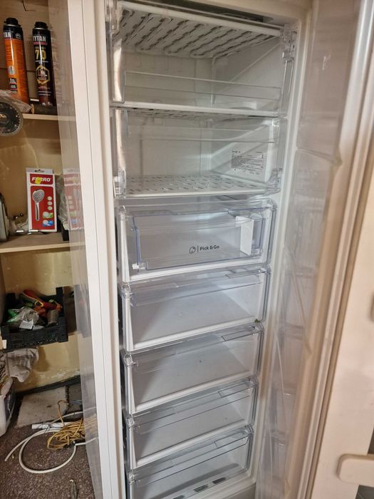 Продам морозильник Indesit