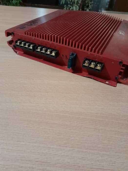 Усилвател за колаAutosaund Brio 104 4×400w.