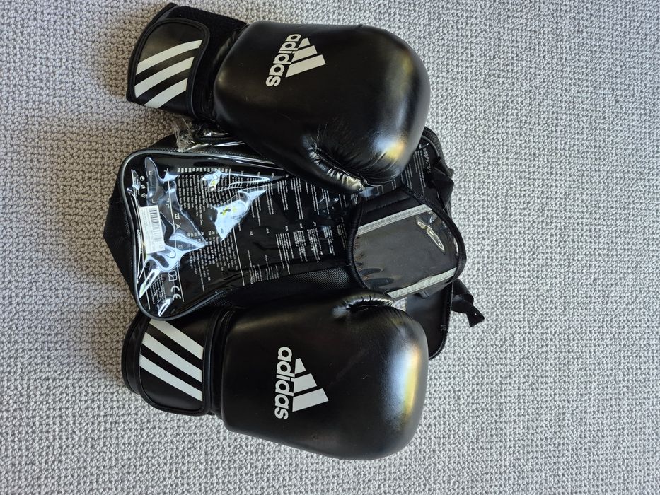 Set Box ADIDAS: Mănuși, benzi, protecție pentru dinți  stare excelentă