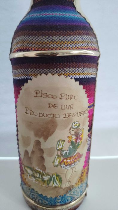 Колекционерска бутилка от Перу в етно стил