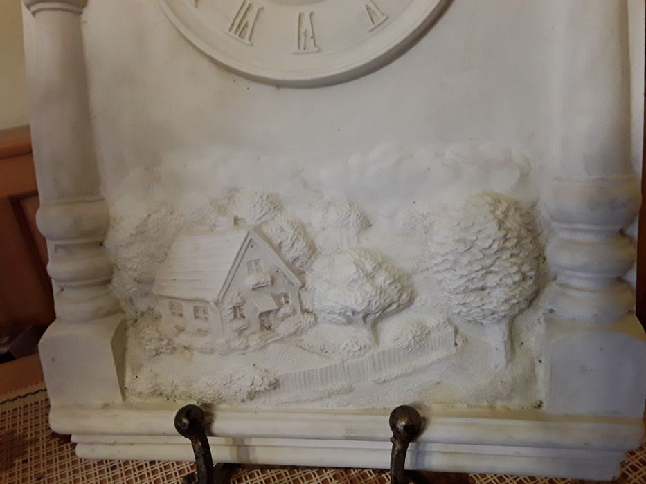 Ceas deosebit reprezentand un peisaj