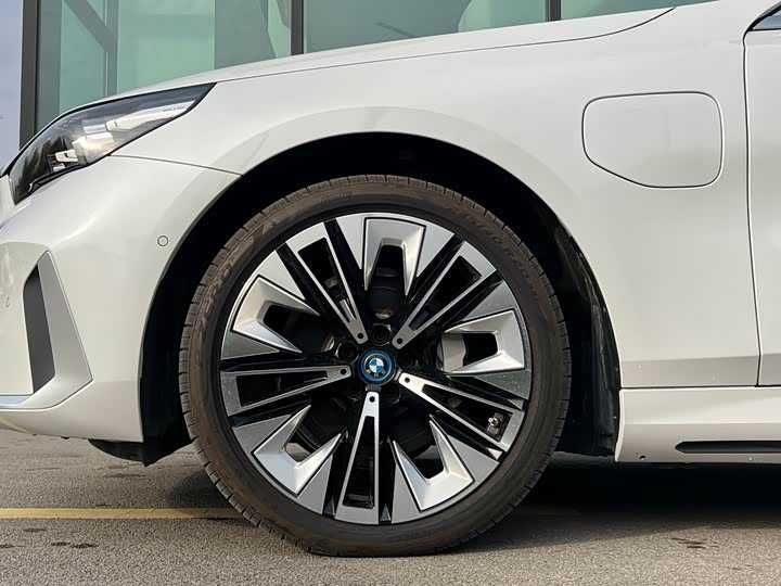 BMW i5 eDrive 35L Premium Luxury Package