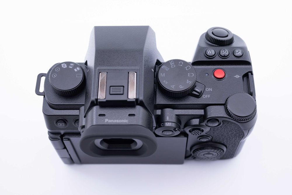 Panasonic Lumix S5 IIX + 50mm f/1.8 – КАТО НОВ (под 700 кадъра), Гаранция до края на 2027!