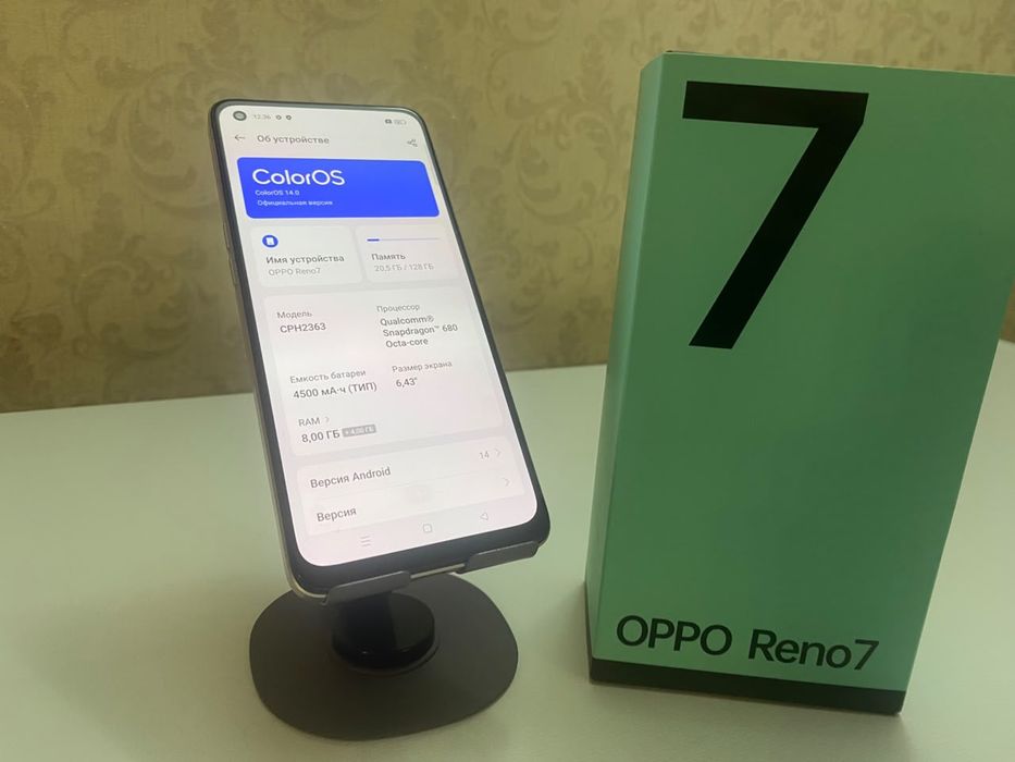 Телефон Oppo Reno 7