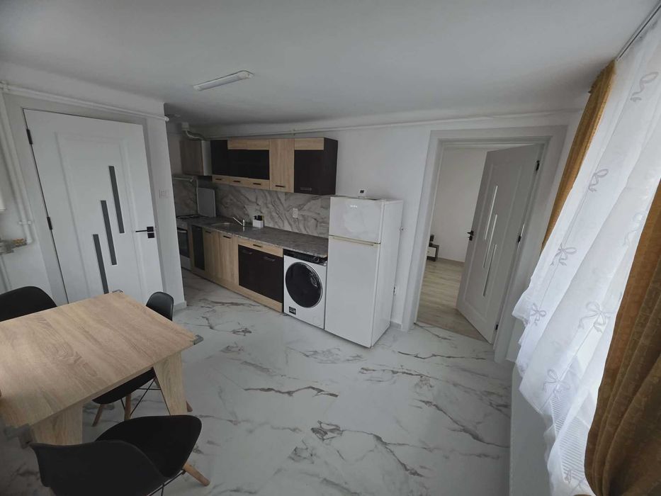 De închiriat – Garsonieră spațioasă la casă, cartier Ștrand