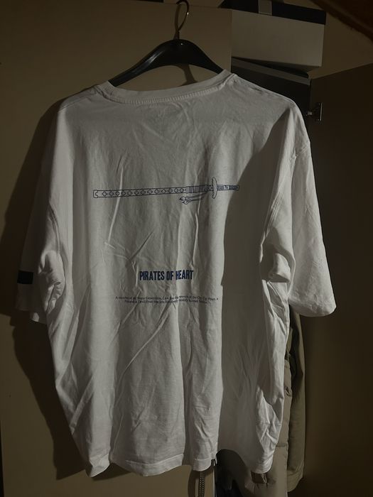 Блуза къс ръкав.