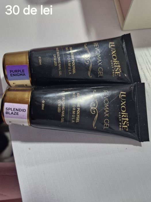 Vând produse unghii