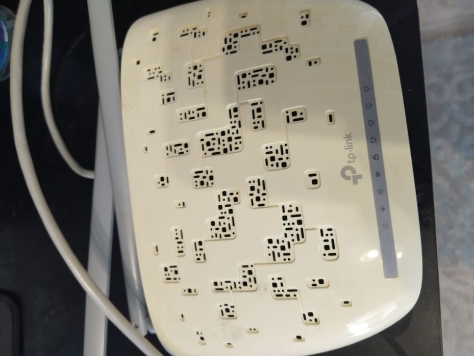 Роутер,кабель Ethernet в комплекте