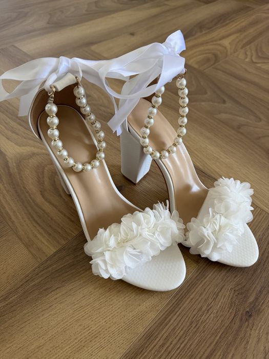 Продам босоножки