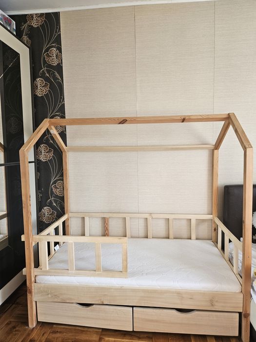 Детско легло тип къщичка