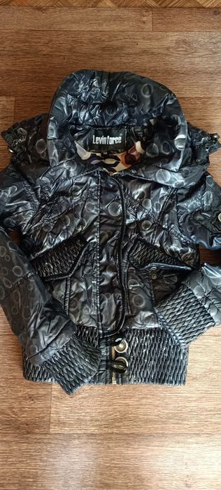 Куртка на девочку продам