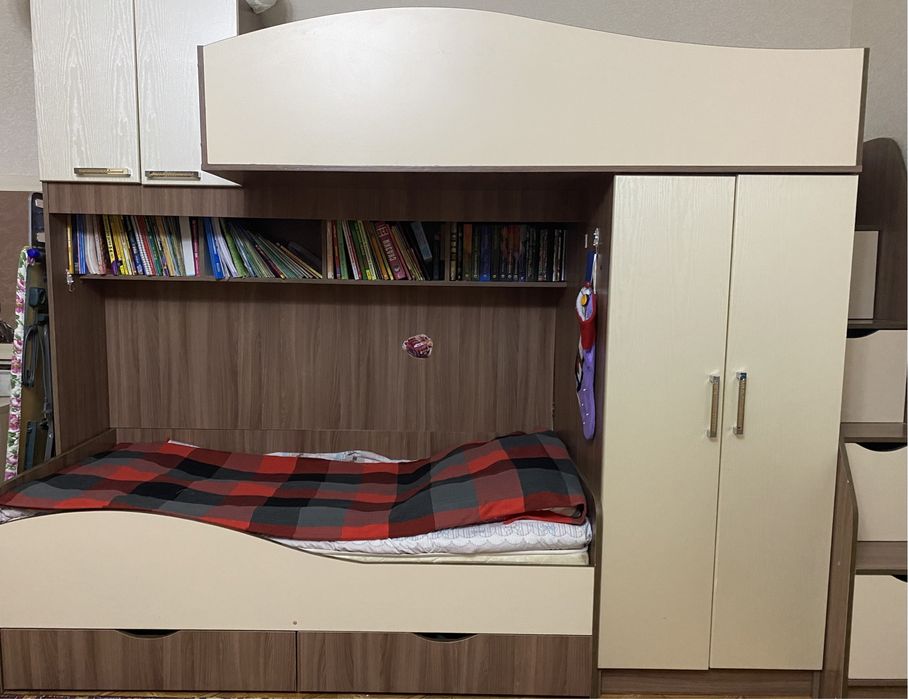 Детская двухэтажная кровать