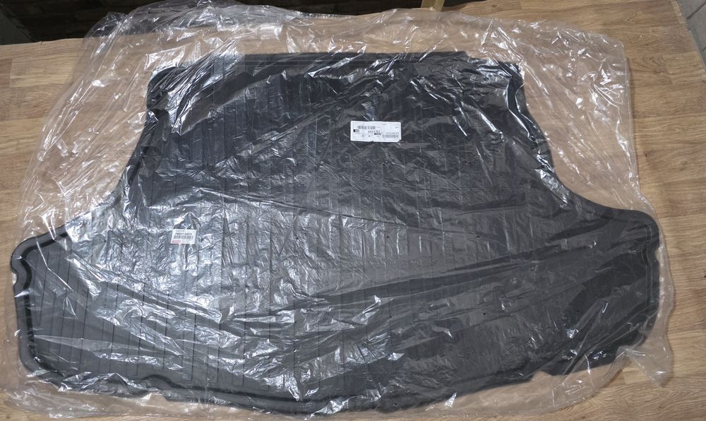 Полик в багажник Camry80