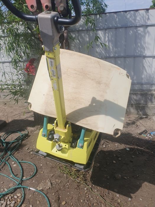 Vând placă compactoare AMMANN APR 30/50