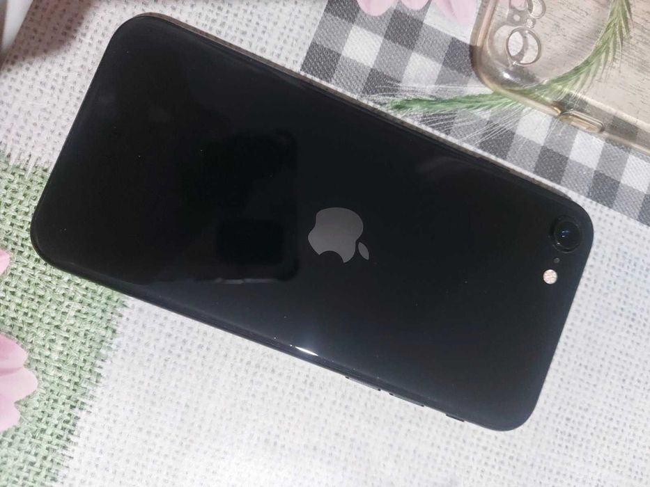 Предлагам iPhone SE