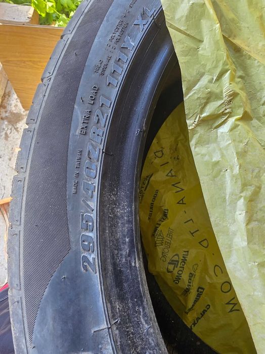 Продавам Гуми 295/40/21