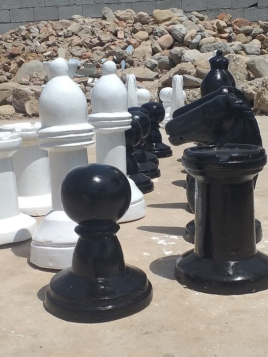 Shaxmat donalari 25sm dan 45 sm gacha bo‘lgan haykallar.