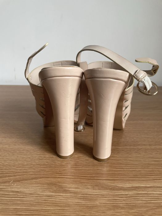 Sandale cu toc nude 35