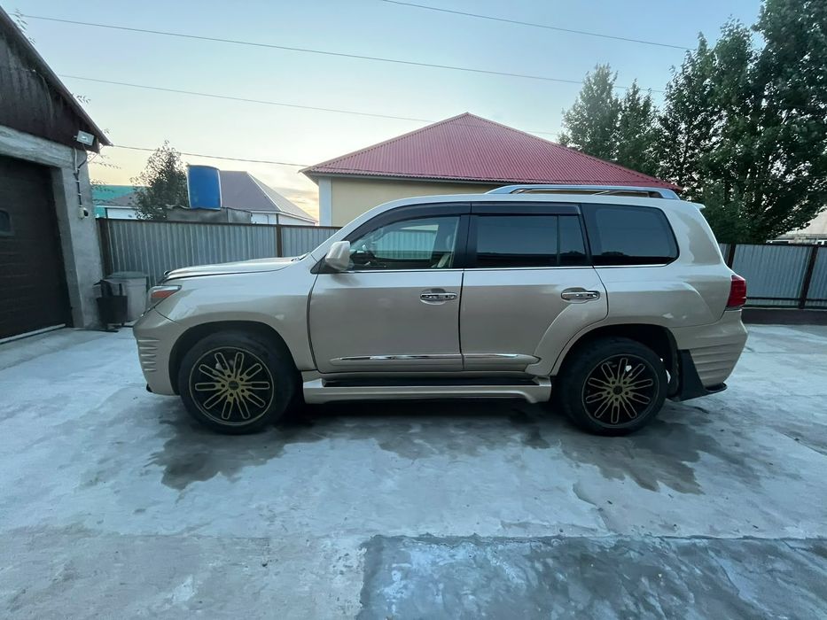 Lexus XL 570 INVADER